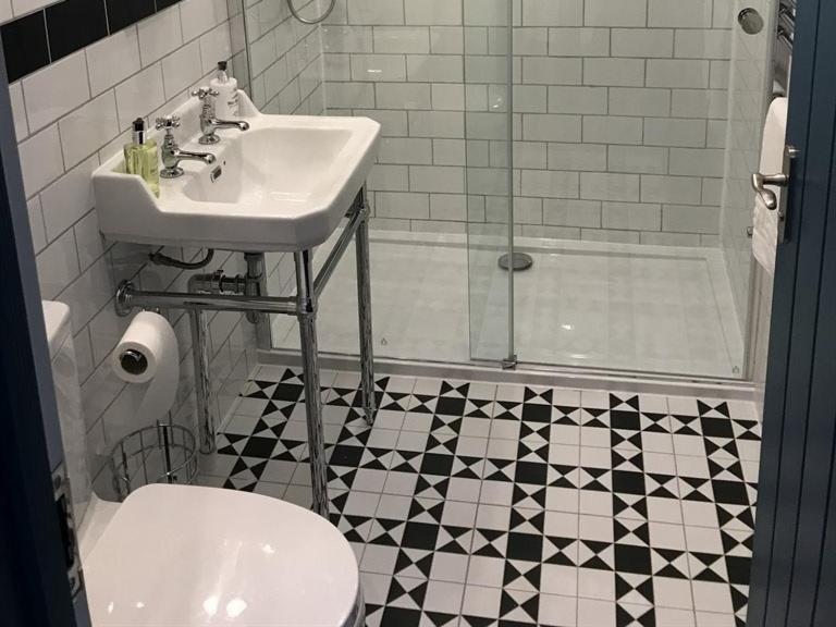No.16 Hotel Seaham Exterior foto Bathroom with shower enclosure